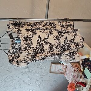 NWT GiGiO black and white floral chiffon top from Jane Anne Boutique.  Size M.